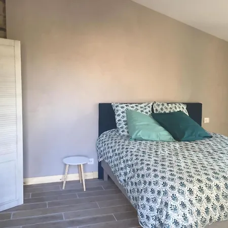 לינה וארוחת בוקר La Grande Thibaudiere 3*