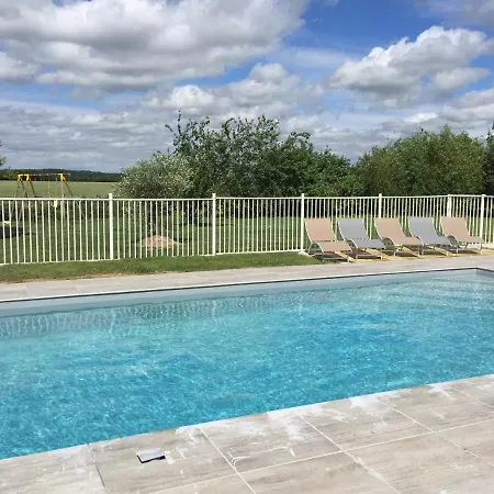 La Grande Thibaudiere לינה וארוחת בוקר