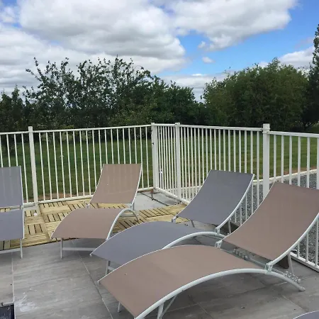 La Grande Thibaudiere לינה וארוחת בוקר 3*