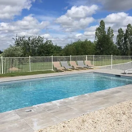 לינה וארוחת בוקר La Grande Thibaudiere 3*