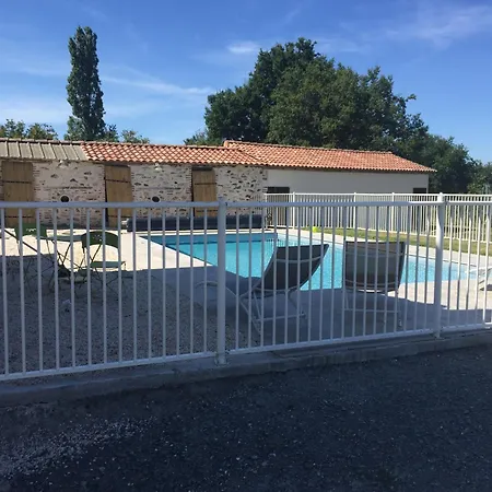 La Grande Thibaudiere לינה וארוחת בוקר La Plaine