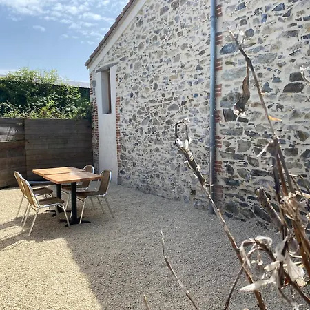 לינה וארוחת בוקר La Grande Thibaudiere 3*